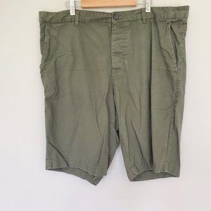 H&M Divided green chino shorts Men's 36